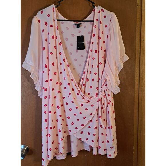 Torrid Sz 5 Pink Kisses Puff Sleeve Surplice Top - Picture 1 of 10